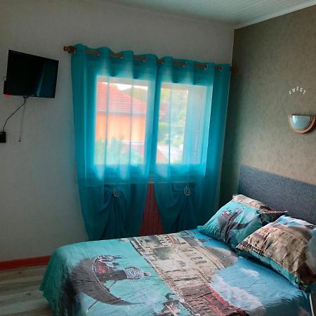 Hotel Le Bambi Бом-ле-Дам Экстерьер фото